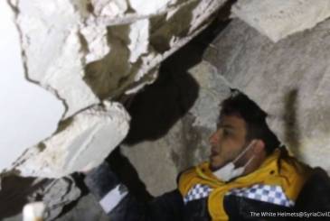 “Con Calma Y Cuidado”: ​​un Rescatista Habla Con Dulzura Y Rescata A Una Niña Atrapada Entre Los Escombros De Su Casa En Siria. Mirar
